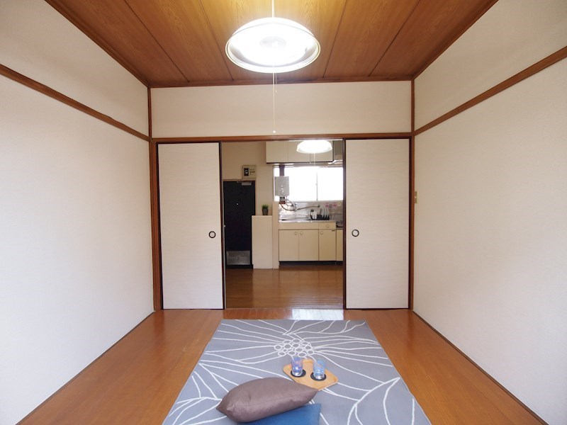 藤ハイツ 写真は別室のものです。備品は装飾用です。
