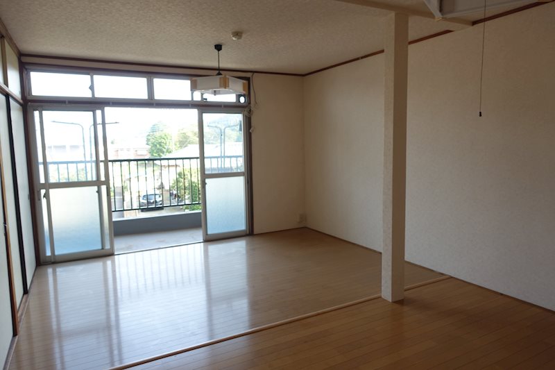 内田コーポ 写真は別室のものです。備品は装飾用です。