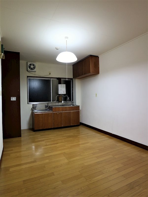 内田コーポ 写真は別室のものです。備品は装飾用です。