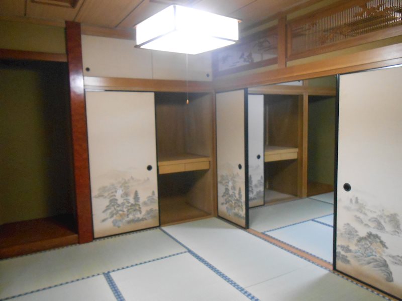 中野上町１丁目貸家Ⅱ 収納