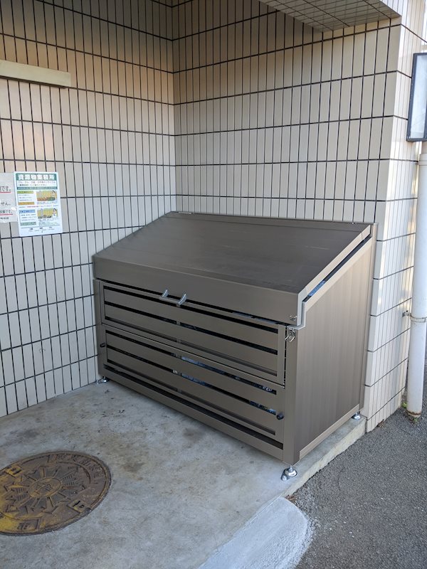 シュペリュール ゴミ置場